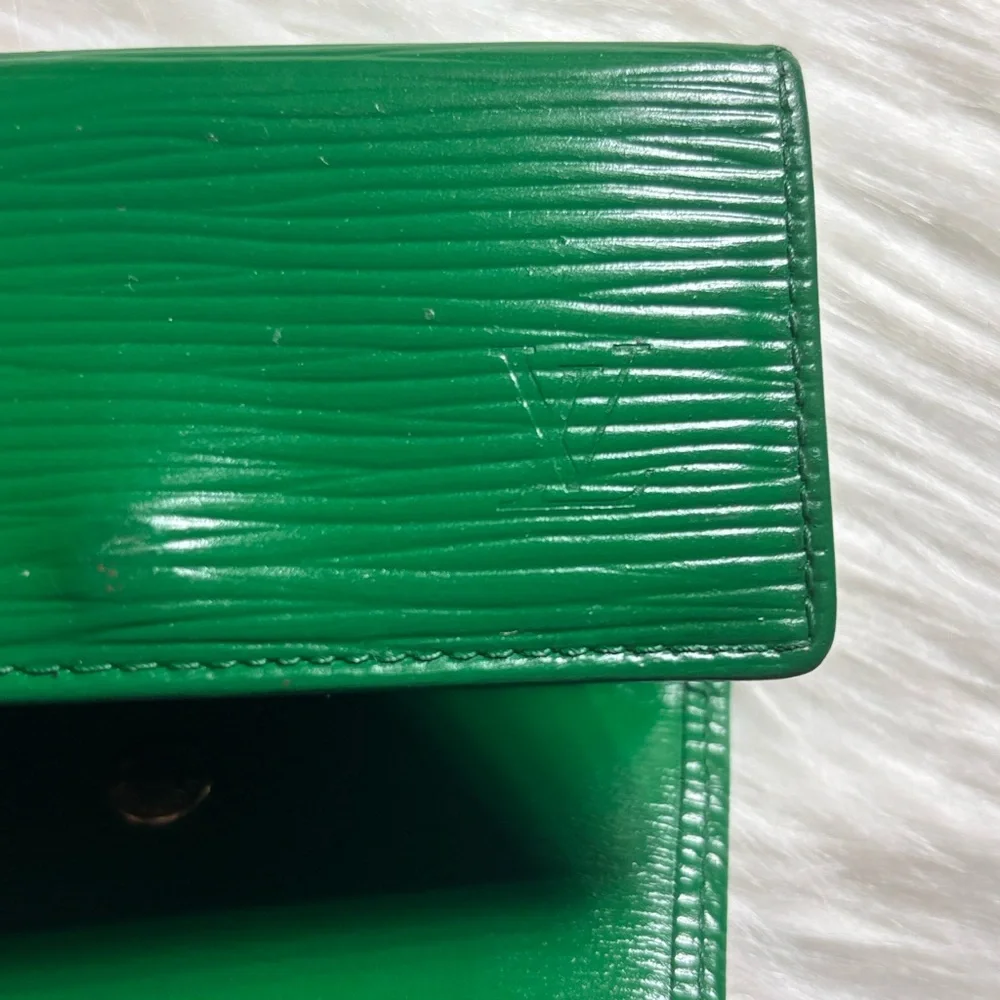 Louis Vuitton Green Epi Leather- Compact Key/Card Holder - Picture 8 of 12